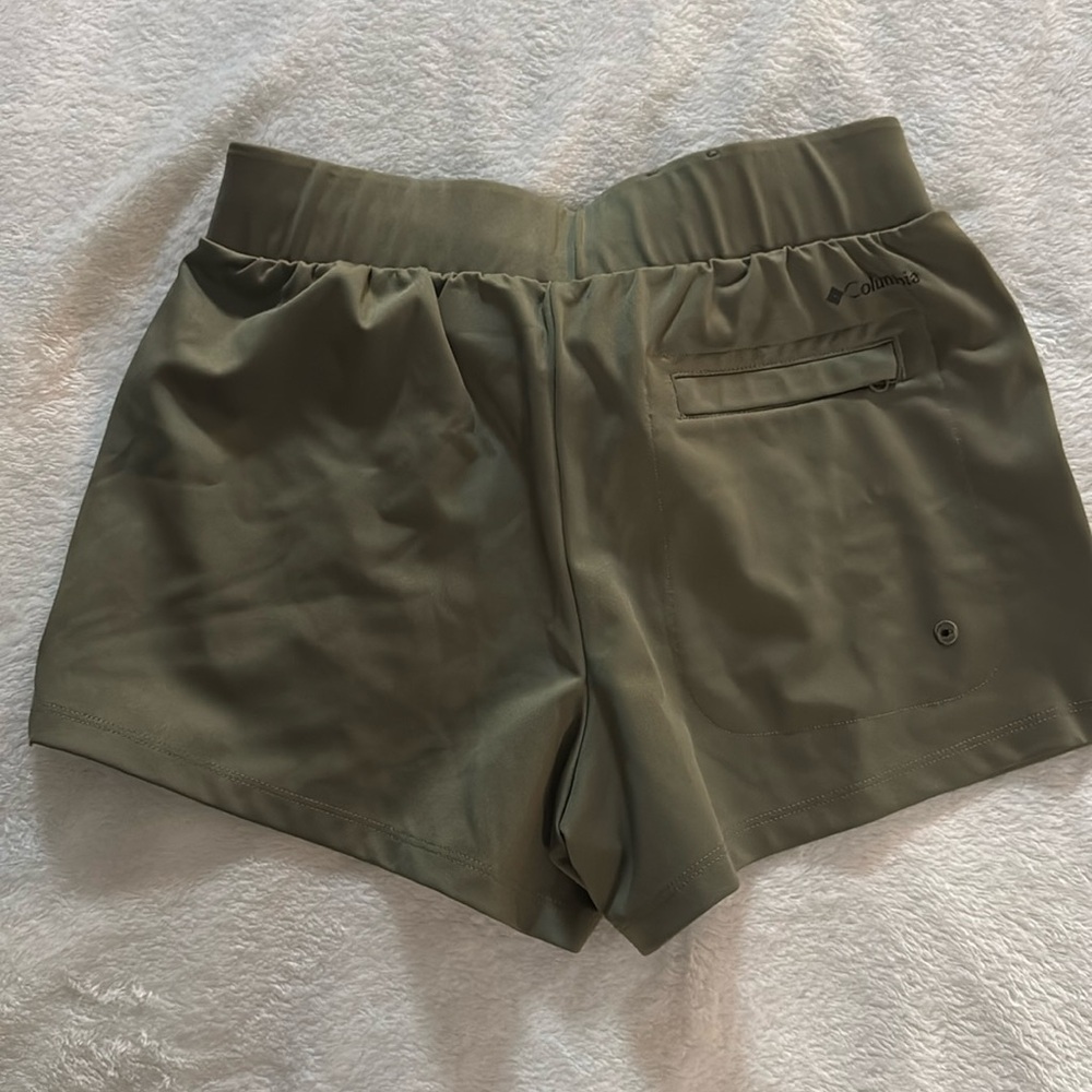 Olive green Columbia shorts